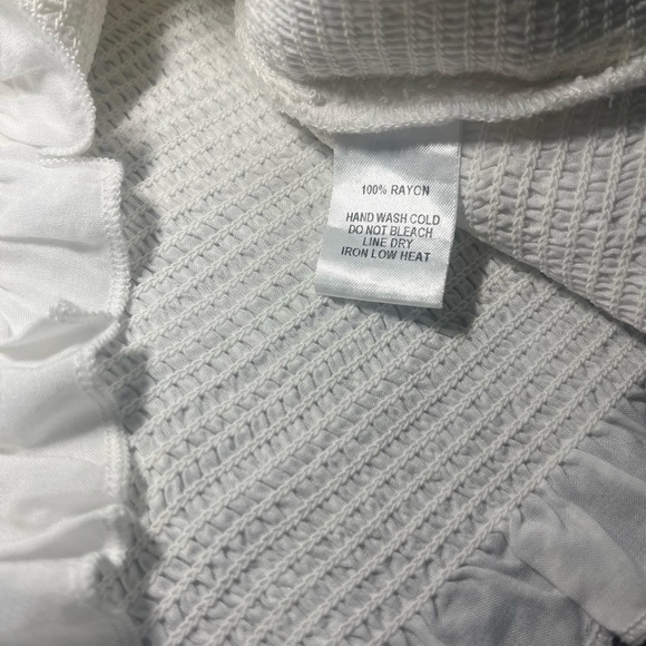 Lulu’s; Emil White Smocked Crop Top, NWT size medium - Picture 8 of 8